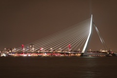 Erasmusbrücke bei Nacht